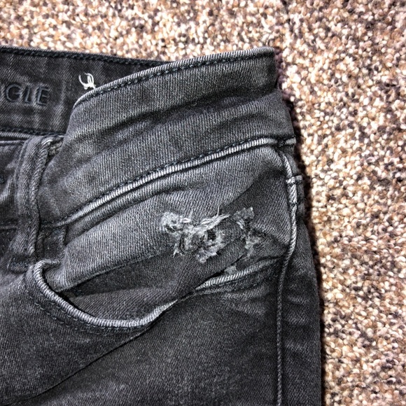 Women’s American Eagle Black Ripped Jeans 4 Short - Picture 6 of 7